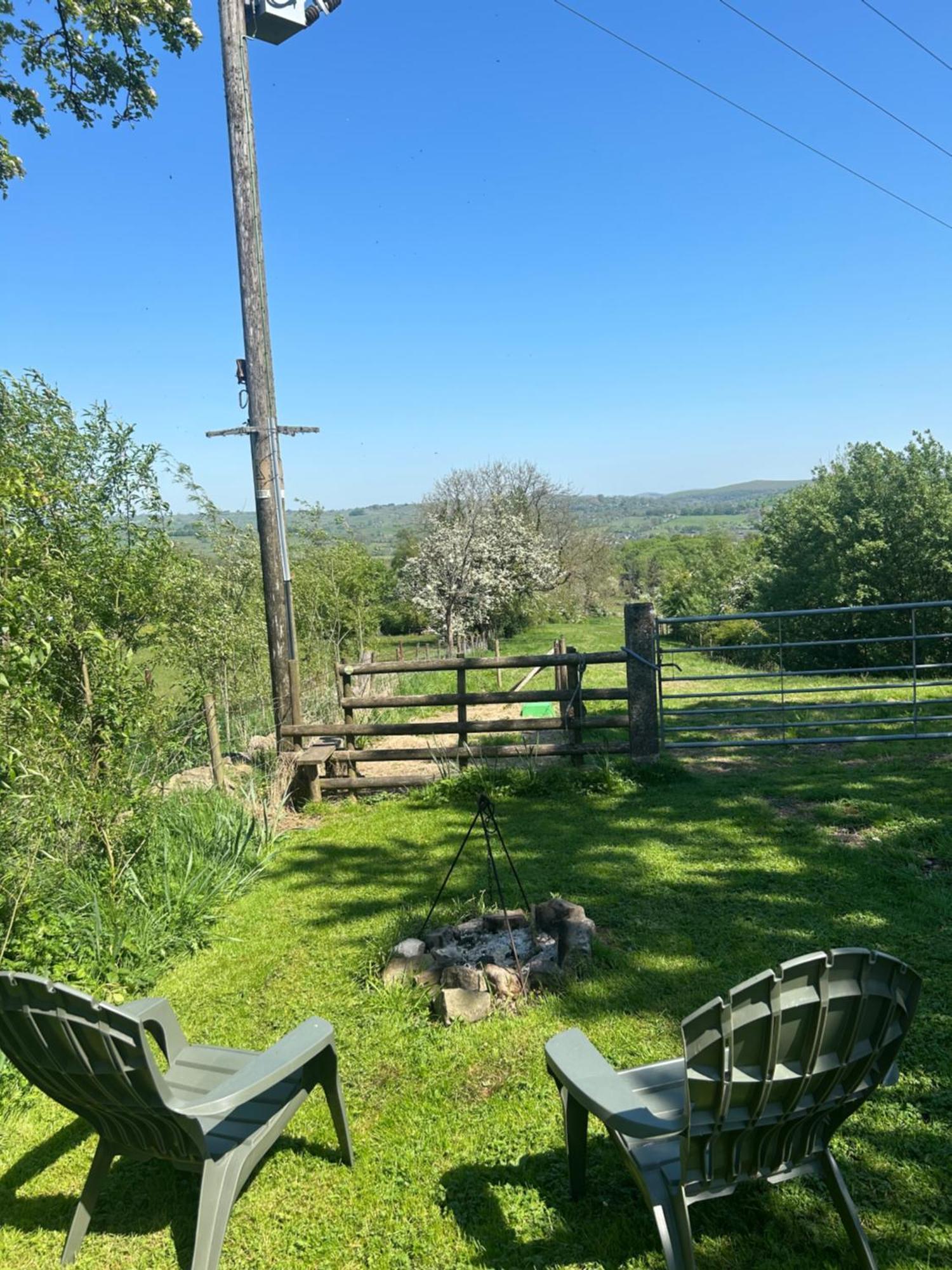 Rhodes To Serenity - Waterfall Shepherds Hut Cauldon Esterno foto