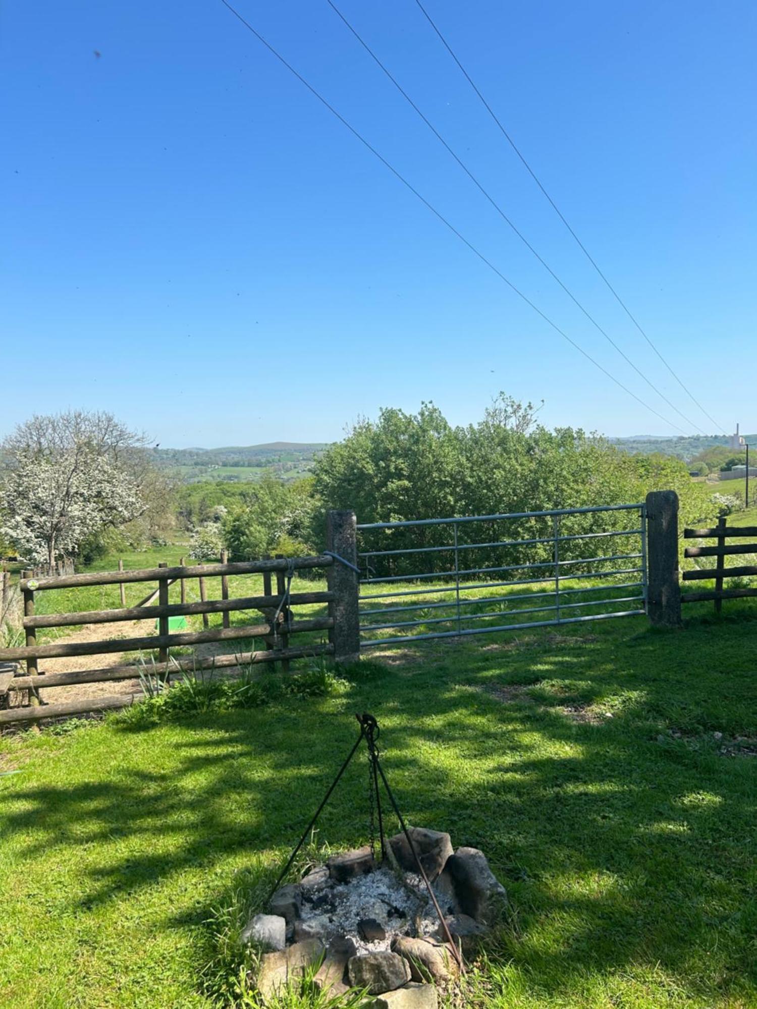 Rhodes To Serenity - Waterfall Shepherds Hut Cauldon Esterno foto