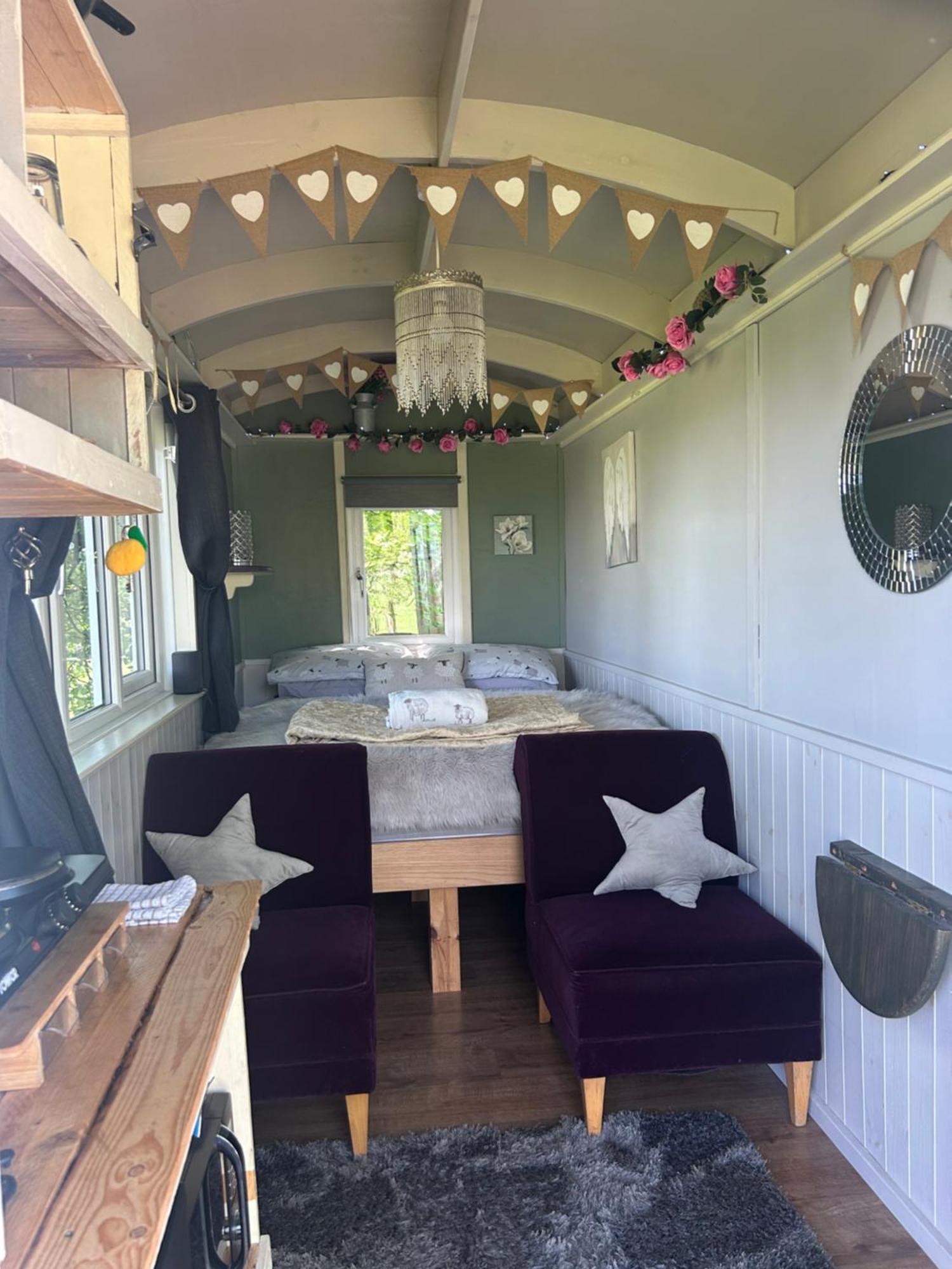 Rhodes To Serenity - Waterfall Shepherds Hut Cauldon Esterno foto